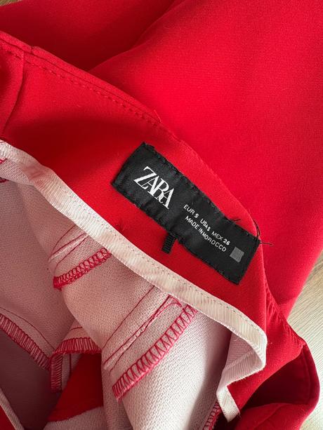 Červený komplet korzetového topu a bermúd s vysoký, zara,s