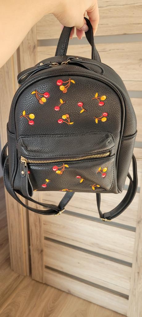 Ruksačik s čerešničkami,