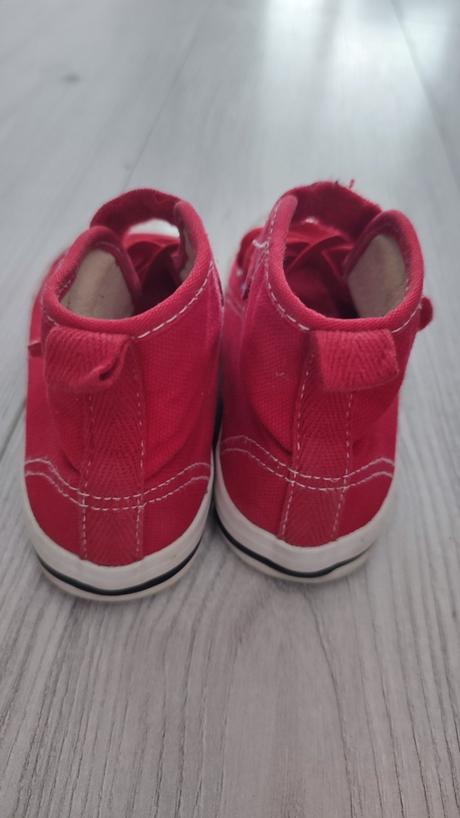 Topánky červené, 25