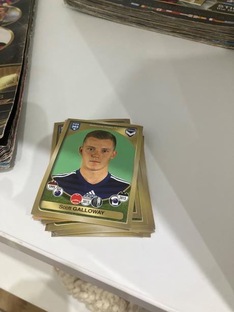 Fifa 365 2017 album a nahradne nalepky, 