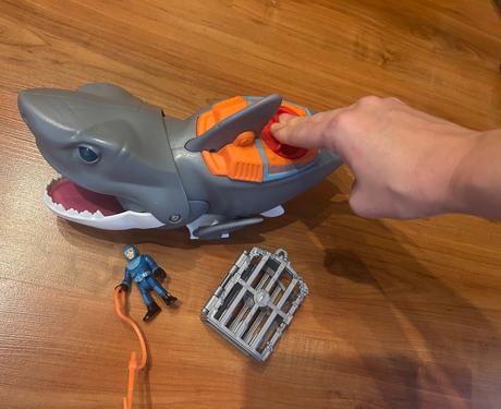 Žralok s potápačom, 