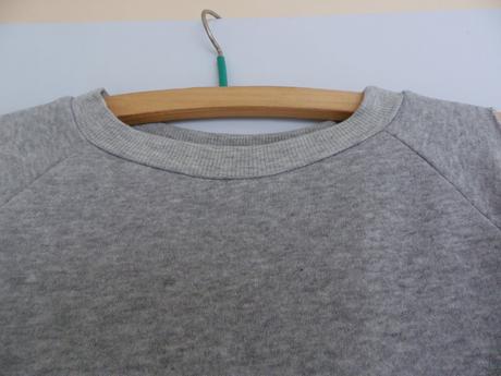 Športové teplákové šaty s výrezom na ramená, m