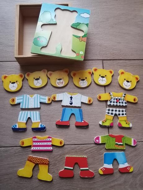 Drevené hračky puzzle maco, obliekanie, šaty, 