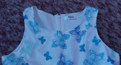 Priehladné modré šaty so vzorom motýľov, bonprix,xxl