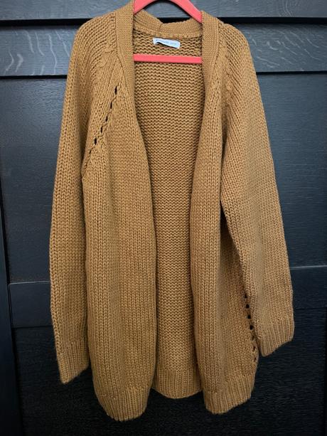 Sveter, reserved,140