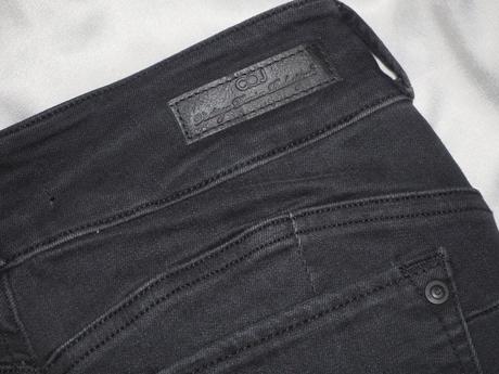 Luxusné strečové rifle c. o. j, s