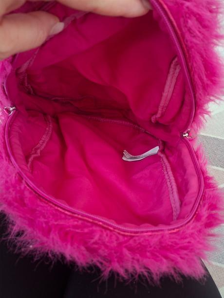 Chlpatý ruksak, next