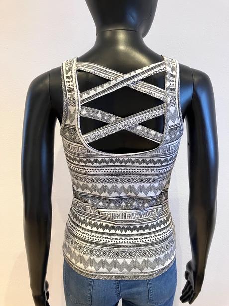 Čiernobiely top (s), clockhouse,s