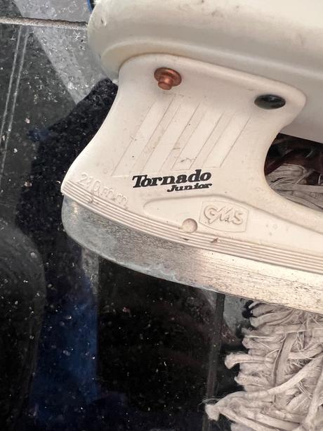 Bonfire utah tornádo junior korcule vel.33, 33