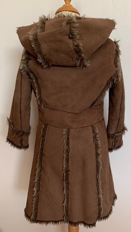 Dievčenský kožuch, 122