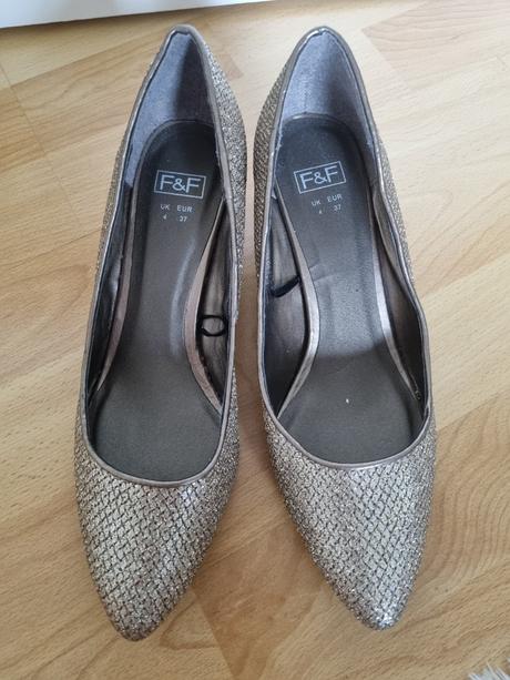 Zlatisté lodičky, 36