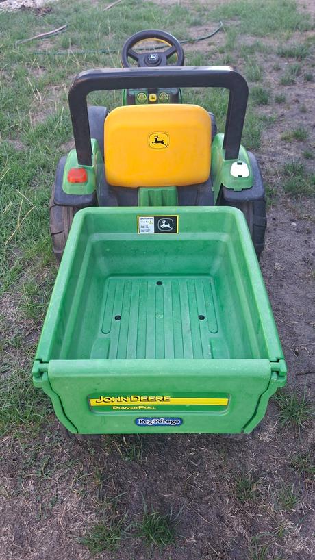 Traktor peg-perego na baterku,