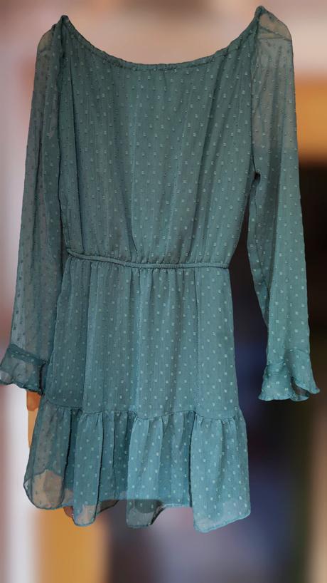 Šaty army zelenej farby, s