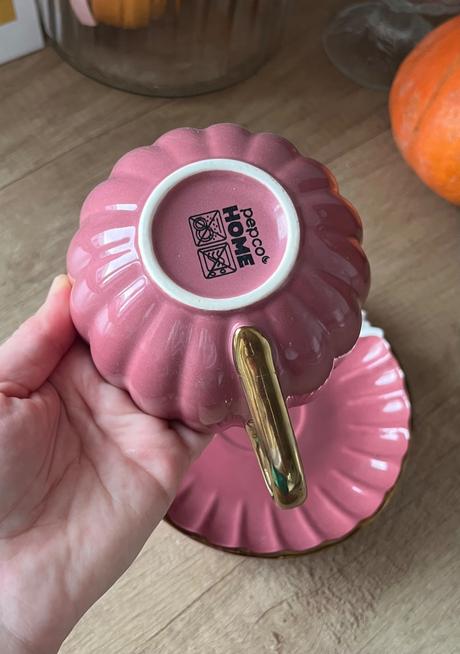 Ružovofialová keramická šálka s podšálkou, 