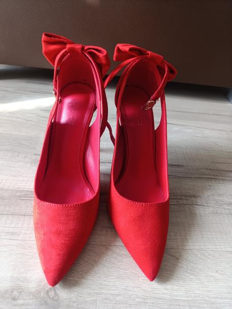 Nádherné červené lodičky, 37