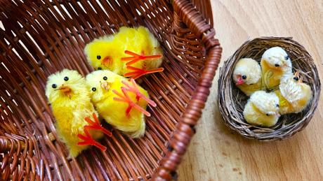 Velkonocna vyzdoba, kraslice a maly kosik, 