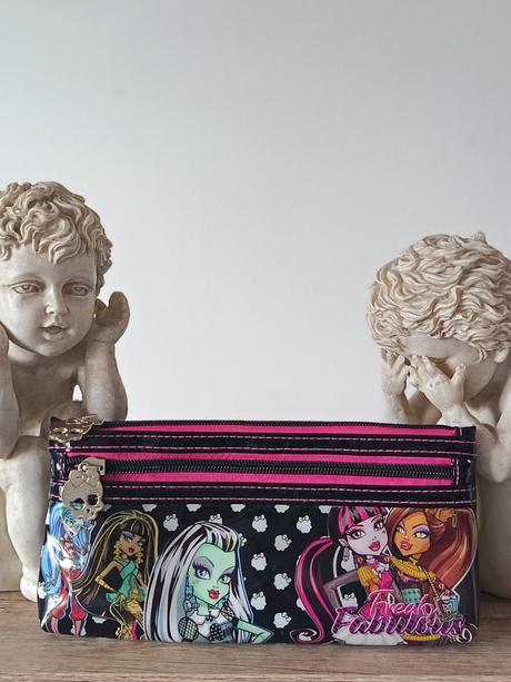 Dvojzipsovy peracnik monster high,