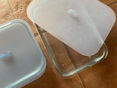 Tri sklenené dozy na potraviny,