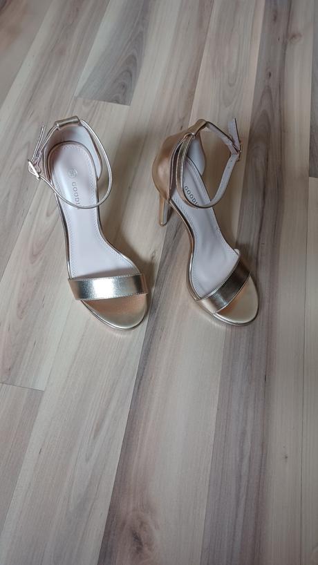 Vysoké zlaté sandálky, 36