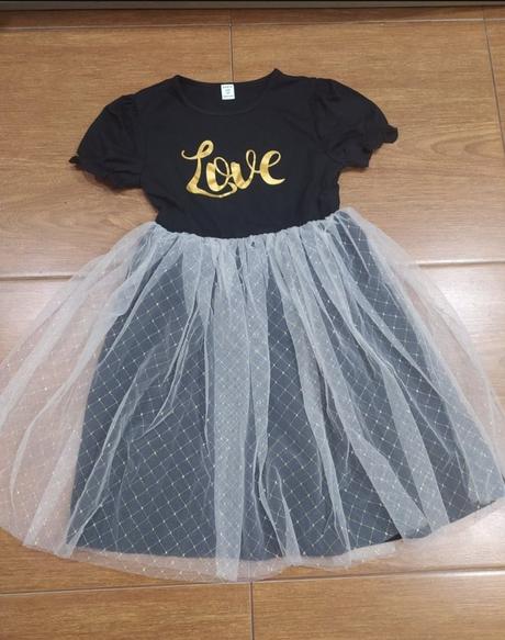 Šaty s tylovou sukňou, 140