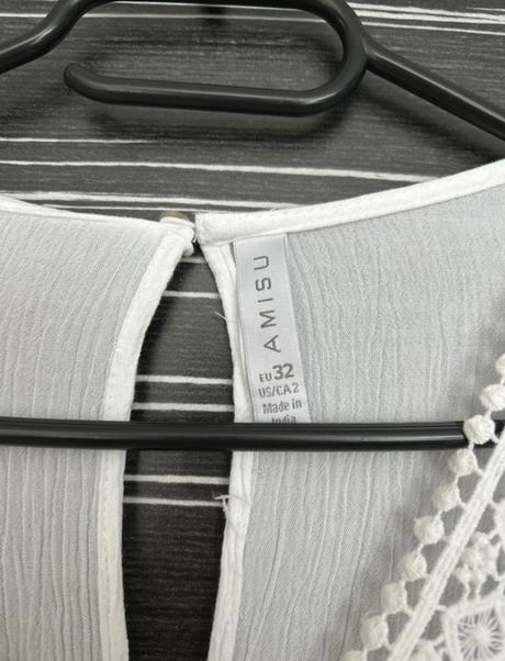 Letný biely overál, 32