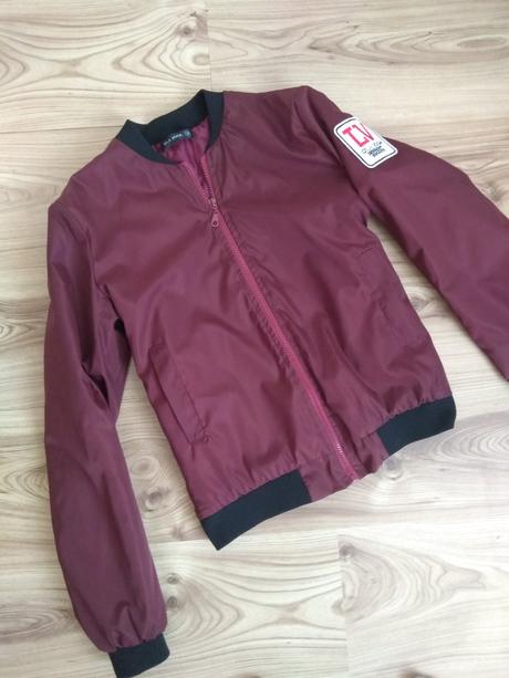 Vínová bombera o'la voga, s