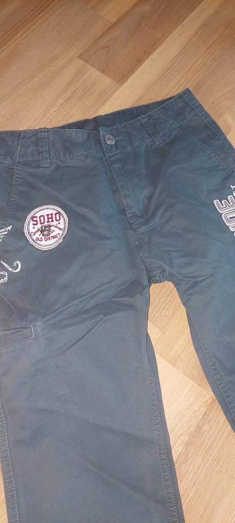 Perfektne nohavice, benetton,152