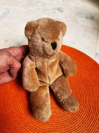 Veľký plyšový macík, 