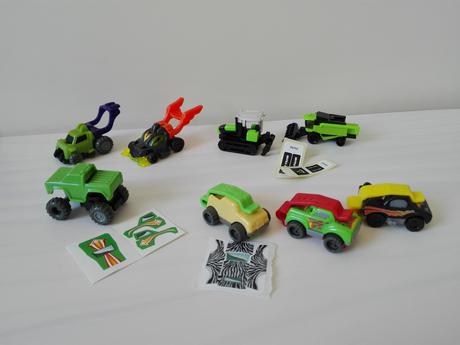 Kinder autíčka - aj s nálepkami,