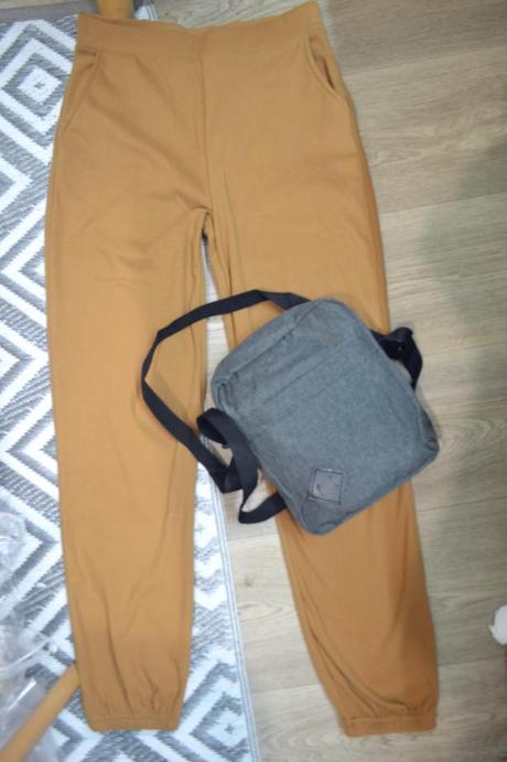 Zoštíhľujúce makkučké elastické tepláky xs/m, m