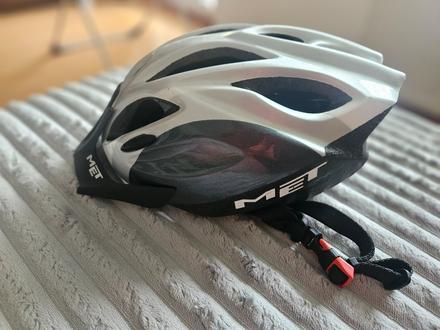 Cyklisticka damska prilba met, s