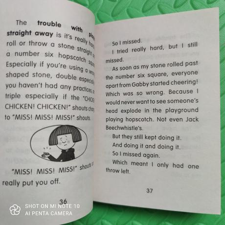 Daisy and the trouble with vampires,