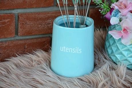 Keramická tirkys dóza na kuchynské náčinie,