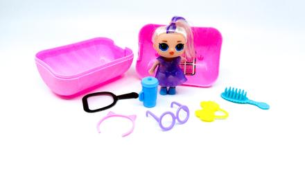 Bábika s doplnkami,