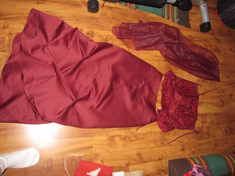 Korzet + sukna + stola, 36