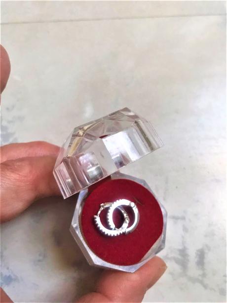 Zlaté náušnice so zirkónmi,