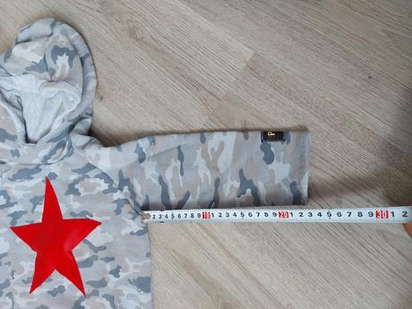 Piskacia mikina puki, 104