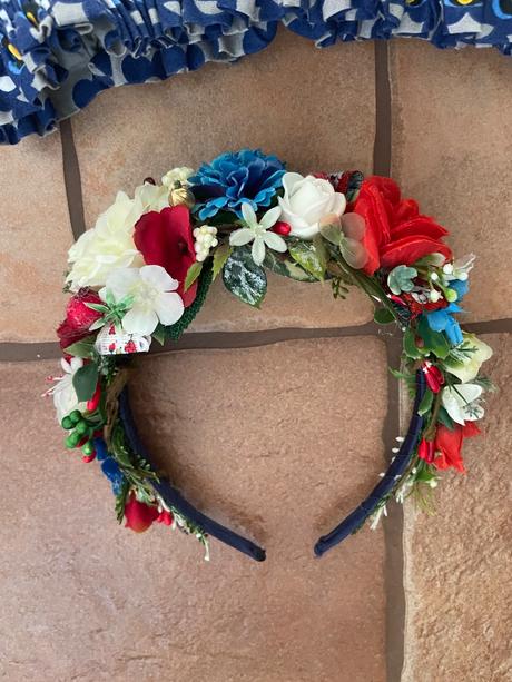 Nádherná folklórna sukna a celenka, 146