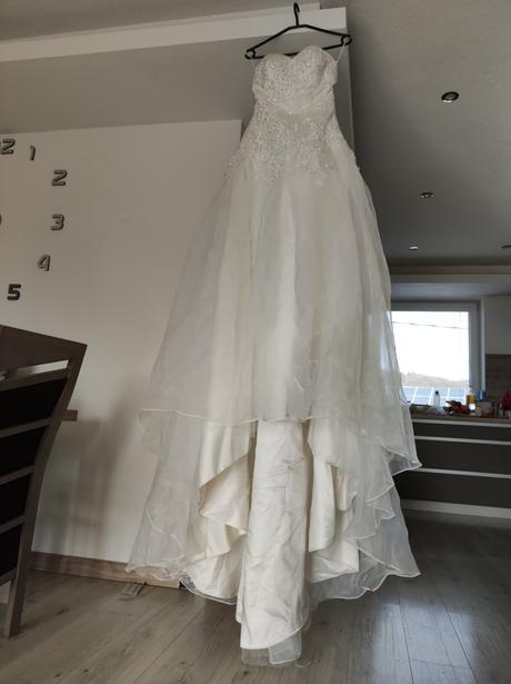 Predám svadobné šaty, 38