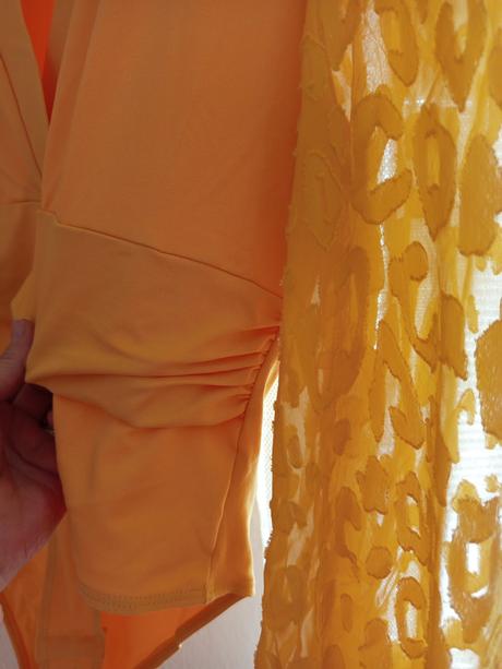 Zlte body vel 44 xl cena 5,50e, 44