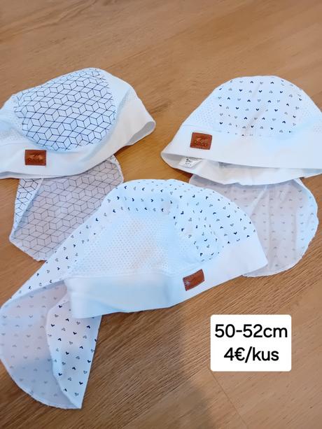 Čiapka a nakrčnik, 80