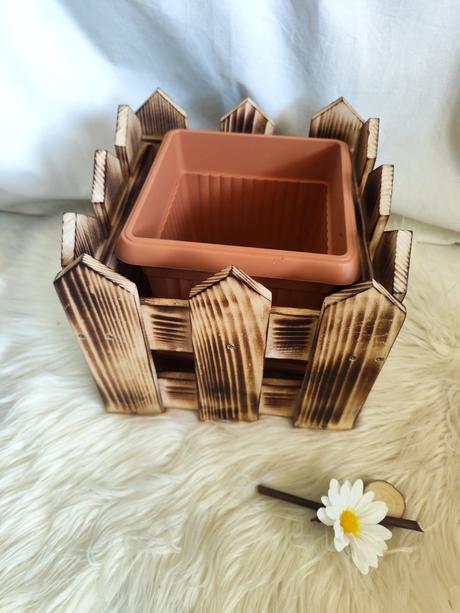 Drevený kvetináč- plotik, 