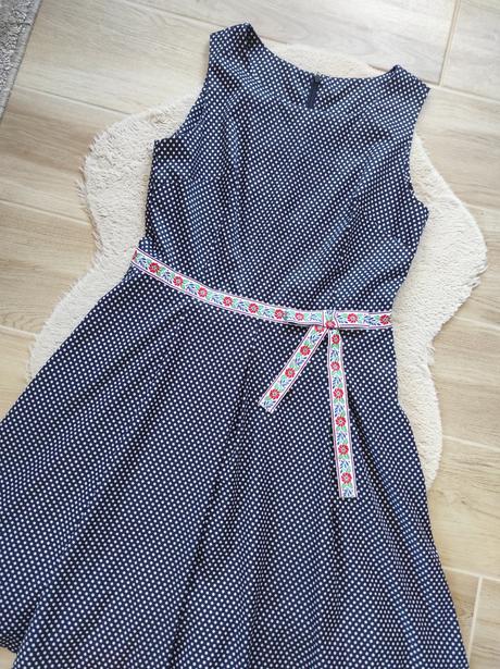 Šaty s folklórnym vzorom, m