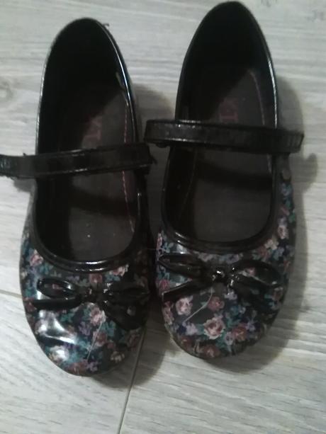 Kvietkovane balerinky, 31
