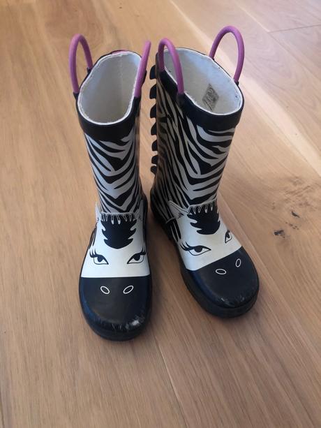 Gumaky nelli blu, nelli blu,28