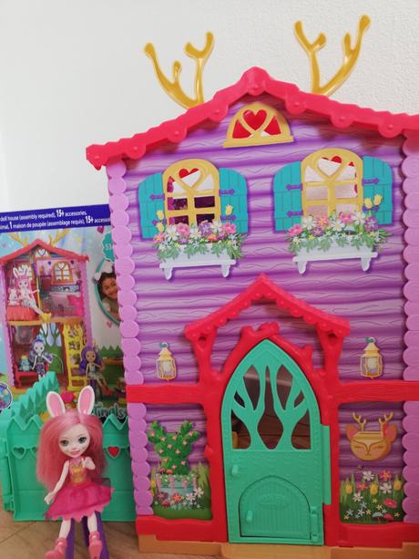 Enchantimals jelení domček s bábikami a vybavením,