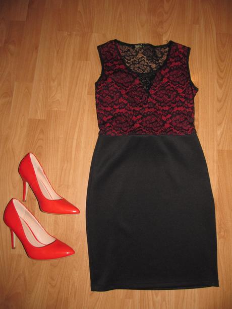 Čipkované šaty s mašľou, s