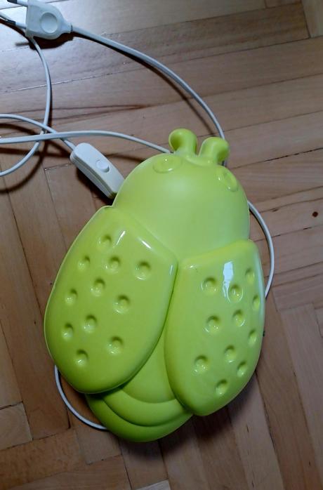 Darujem nástennú lampu, 