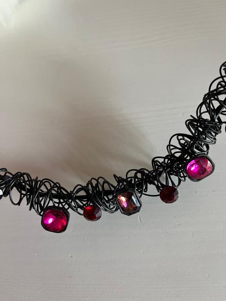 Nadherny nahrdelnik, 