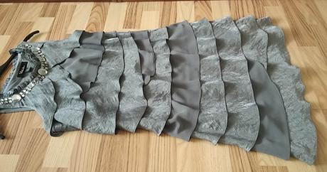 Príležitostné šatky, 152